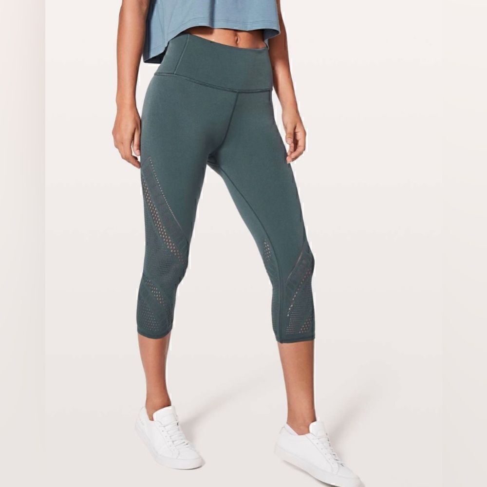 Lululemon Reveal Crop Interconnect *18" Gravity